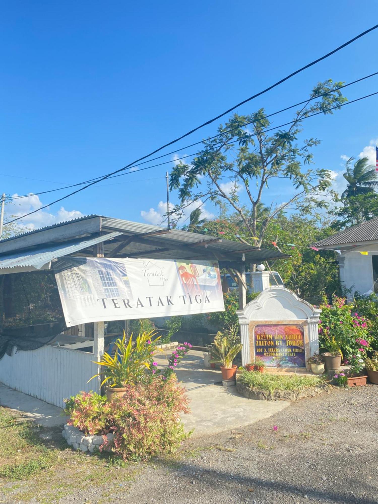 Teratak Tiga Homestay Padang Besar Kaki Bukit Buitenkant foto